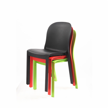 Silla apilable de plástico
